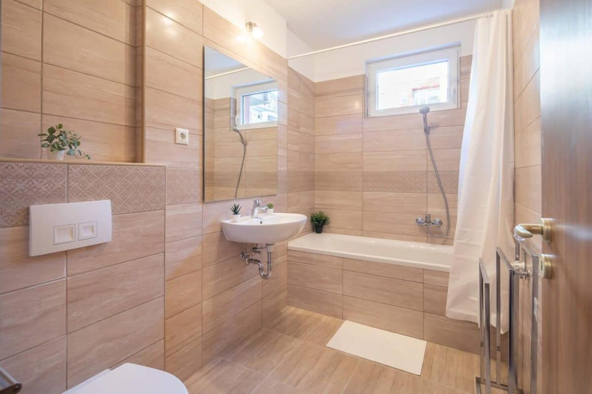 Apartament Modern & Cozy With Balcony *
