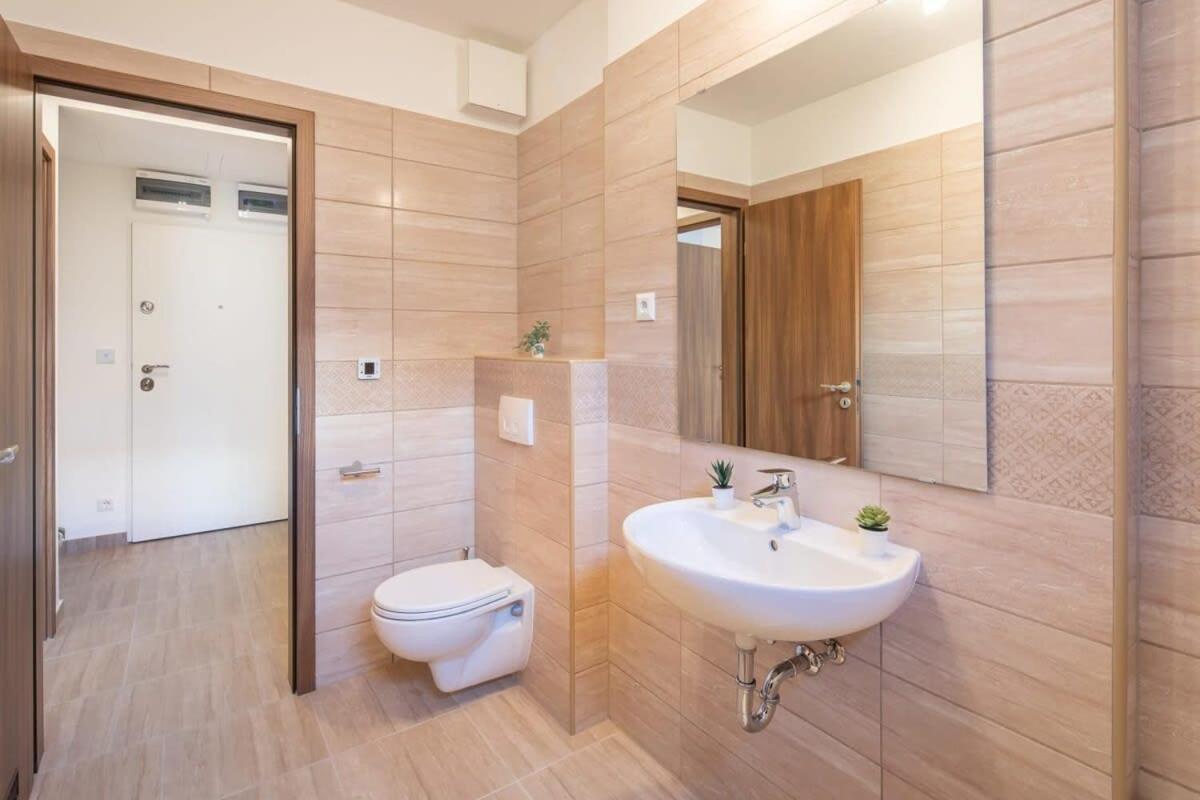 Apartament Modern & Cozy With Balcony