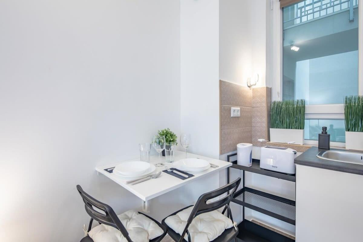 Apartament Modern & Cozy With Balcony