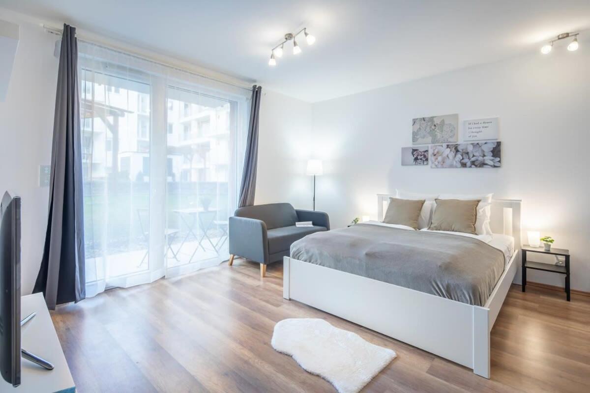 Modern & Cozy With Balcony Apartment