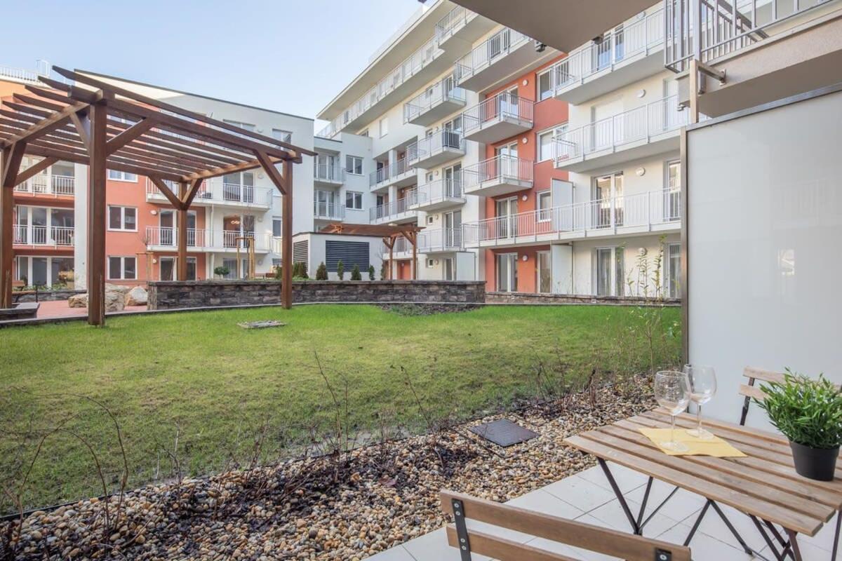 Modern & Cozy With Balcony Apartment
